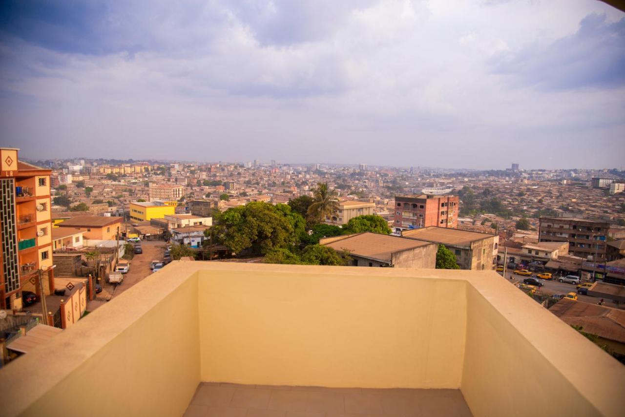 La Concorde: Cozy 2-Bedroom Apartment in Nkomkana Quarter Yaounde Exterior photo