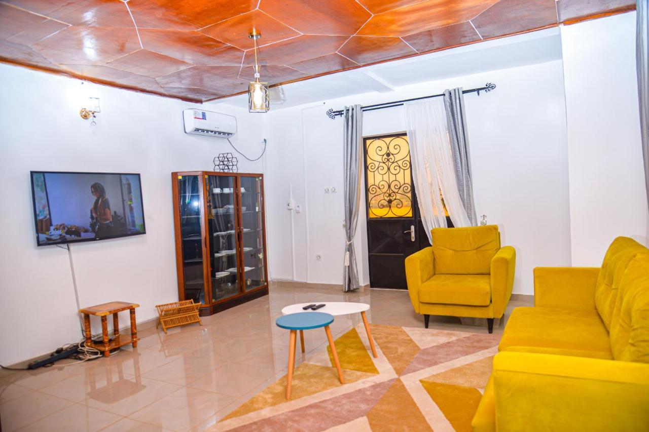 La Concorde: Cozy 2-Bedroom Apartment in Nkomkana Quarter Yaounde Exterior photo