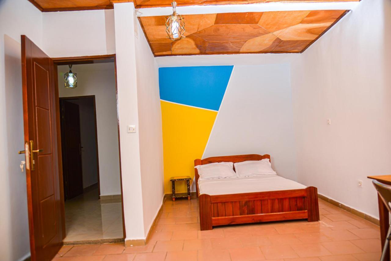 La Concorde: Cozy 2-Bedroom Apartment in Nkomkana Quarter Yaounde Exterior photo